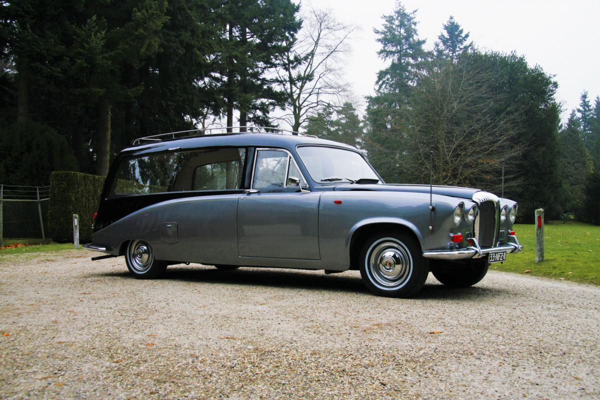 Daimler oldtimer rouwwagen